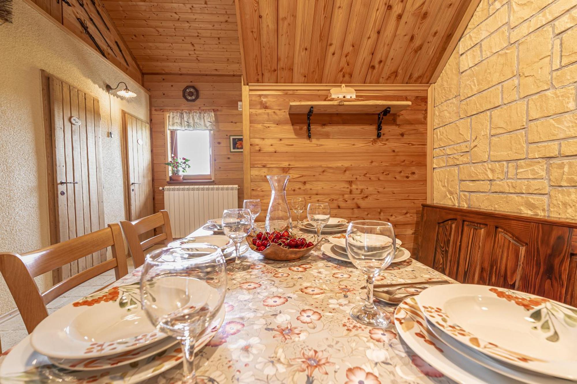 House Na Meji With Sauna - Happy Rentals Pivka Eksteriør bilde